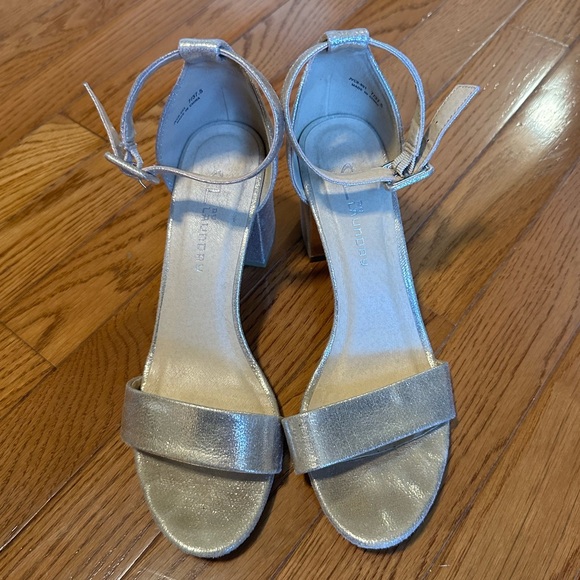 Gold shimmer heels - Picture 2 of 3